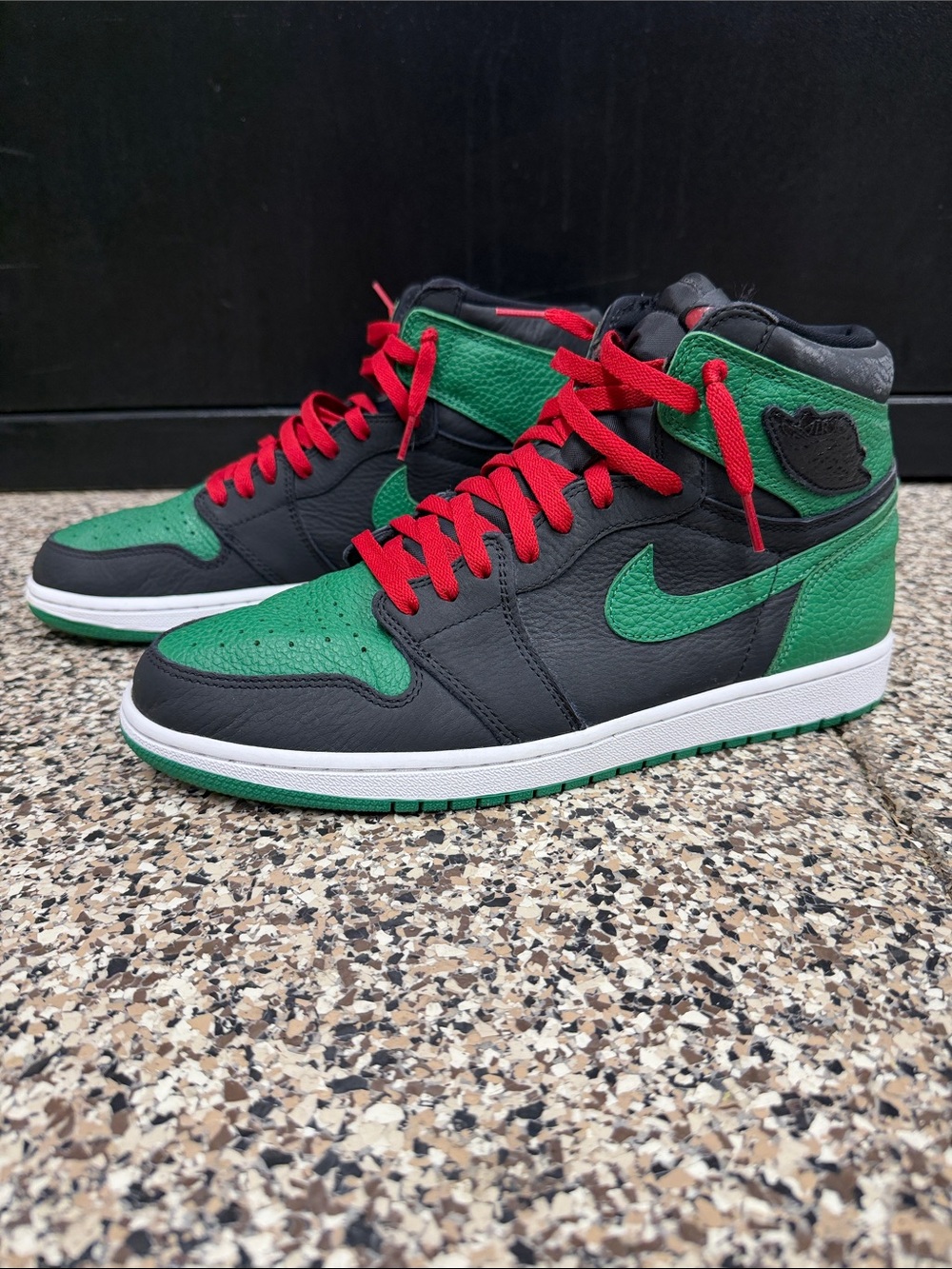 Air Jordan 1 OG Pine Green 555088–030 Brand New